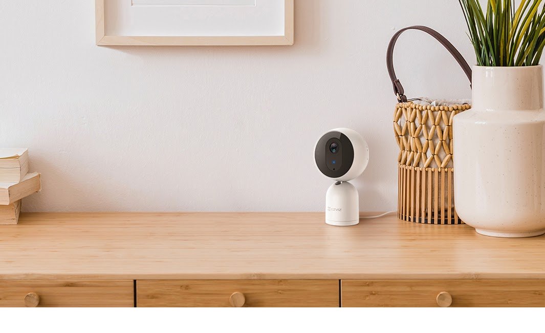 1452 EZVIZ TY1 كاميرا ذكية قابلة للإمالة والتحريك تتصل بشبكة شبكة Wi-Fi